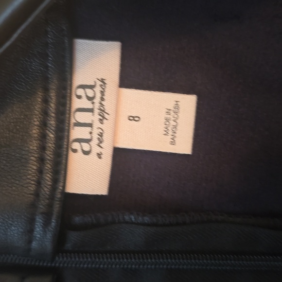 A.N.A BRAND WOMEN'S BLACK IMITATION FAUX LEATHER SKIRT SIZE 8 - Picture 3 of 11
